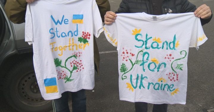 Okanagan residents show support for Ukraine at rallies