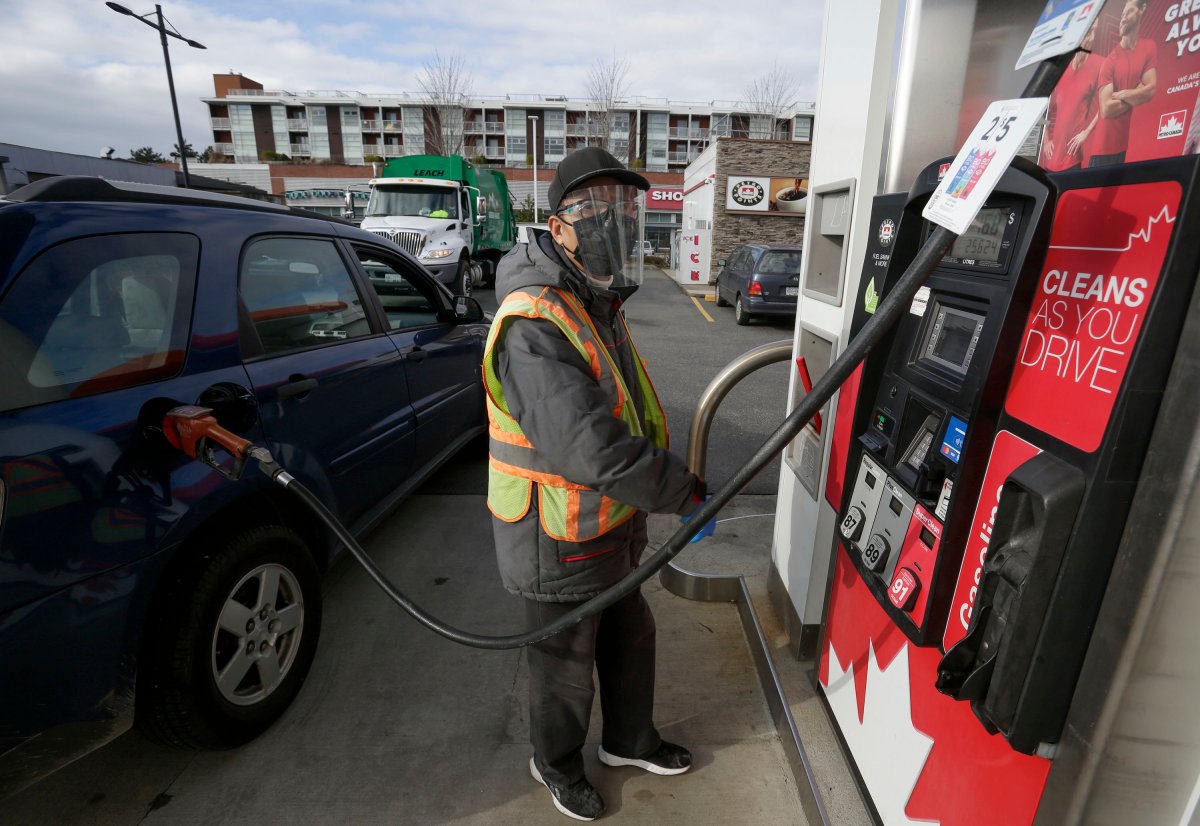 VANCOUVER, Feb. 16, 2022  A worker fuels a vehicle at a gas station in Vancouver, British Columbia, Canada, on Feb. 16, 2022. Canada's inflation rate surpassed 5 percent for the first time since September 1991, rising 5.1 percent on a year-over-year basis and up from a 4.8 percent gain in December 2021, Statistics Canada said Wednesday. 
