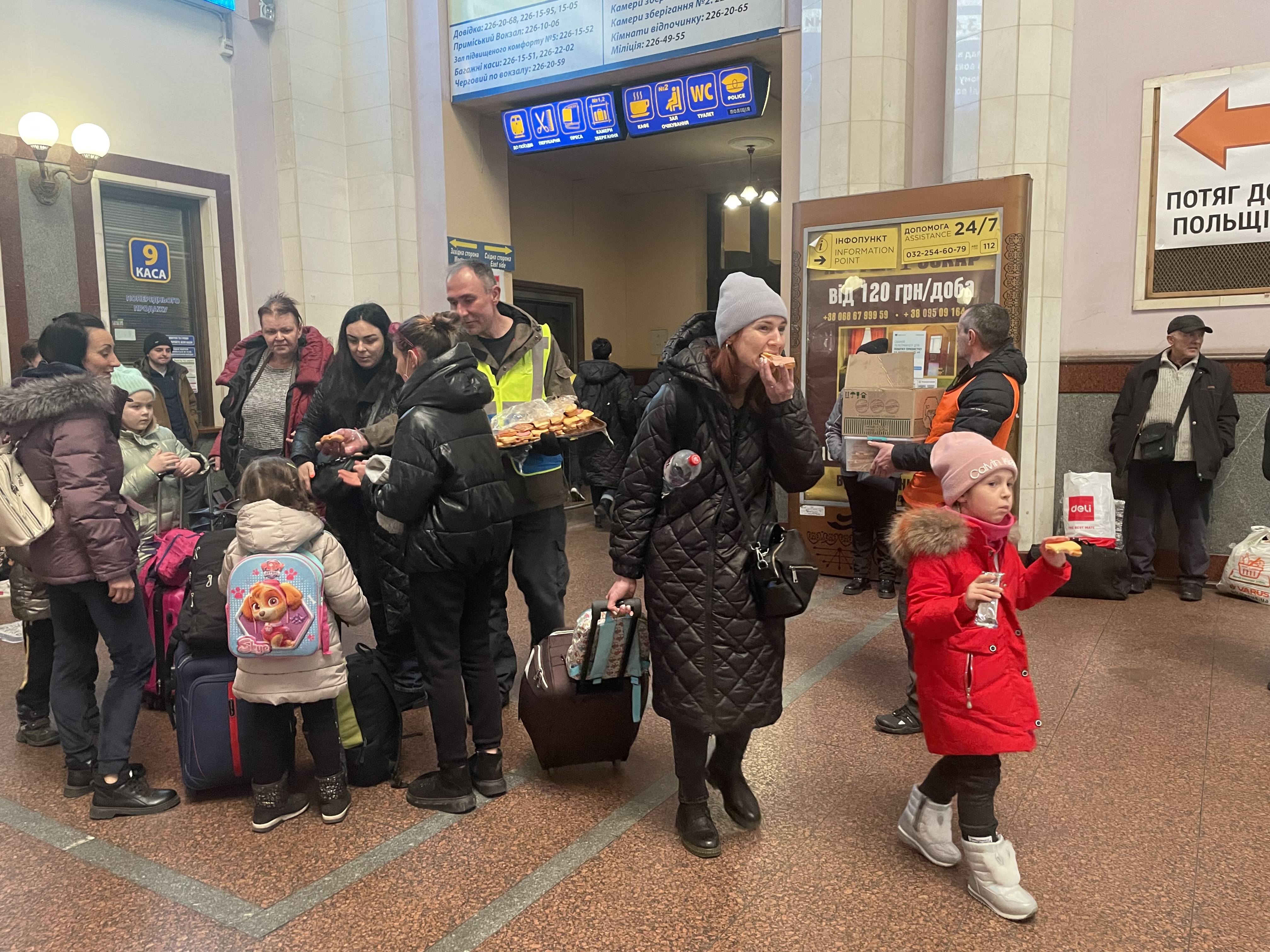 volunteers Lviv train station