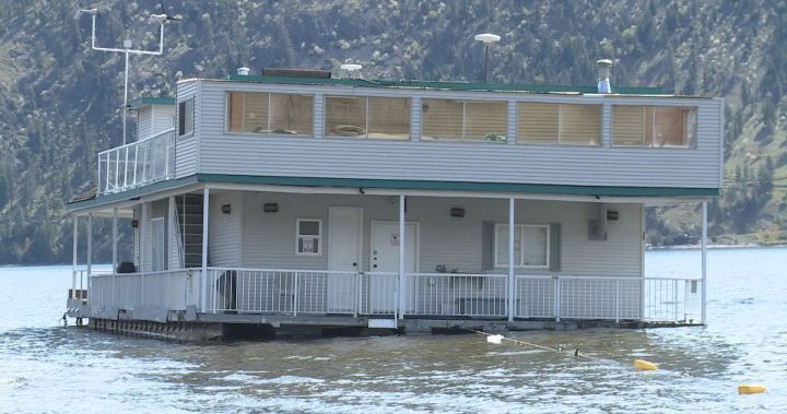 Problem Okanagan Lake houseboat drifting out of bounds again