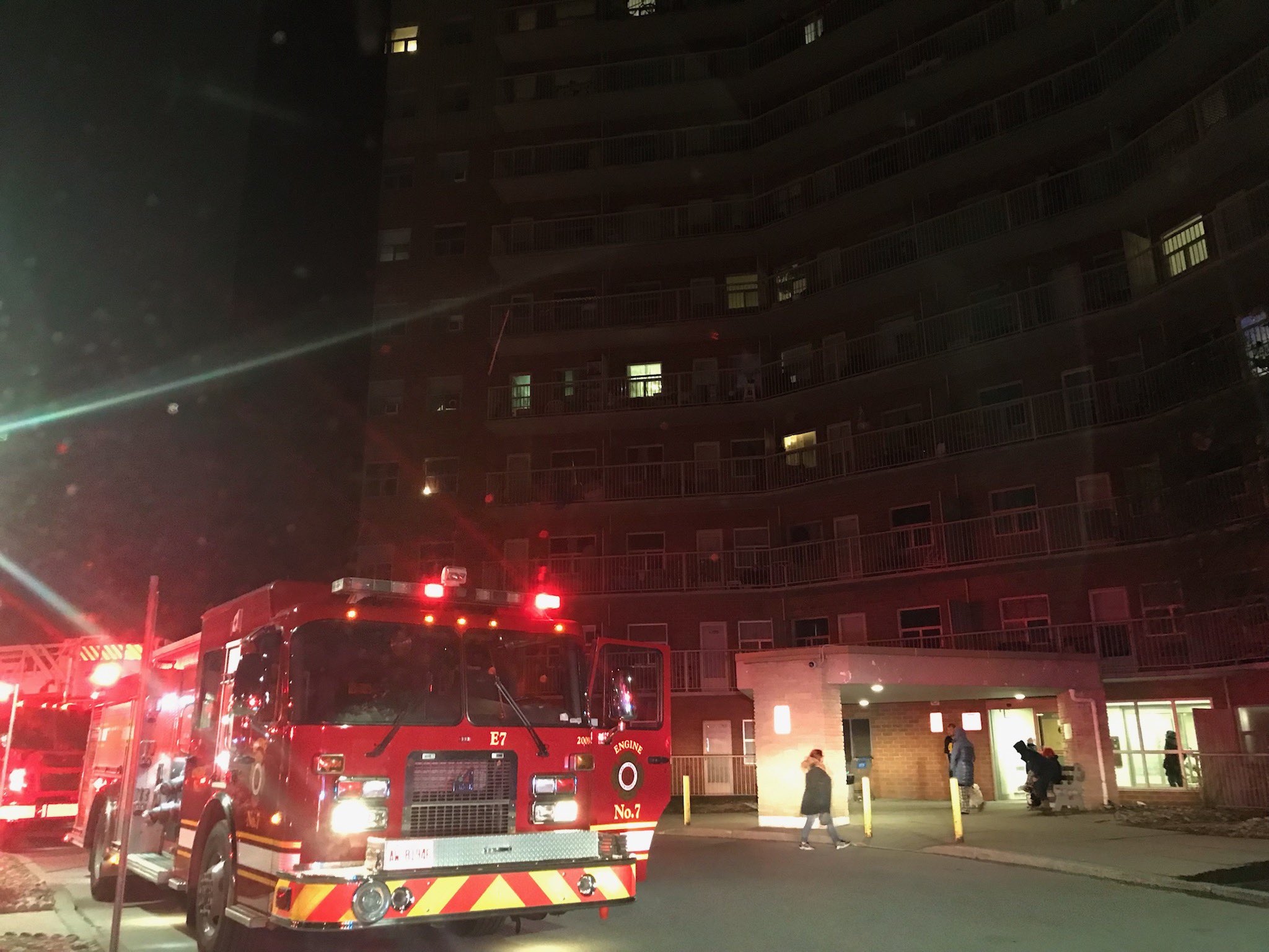 1 taken to hospital, cat rescued after London, Ont. apartment fire