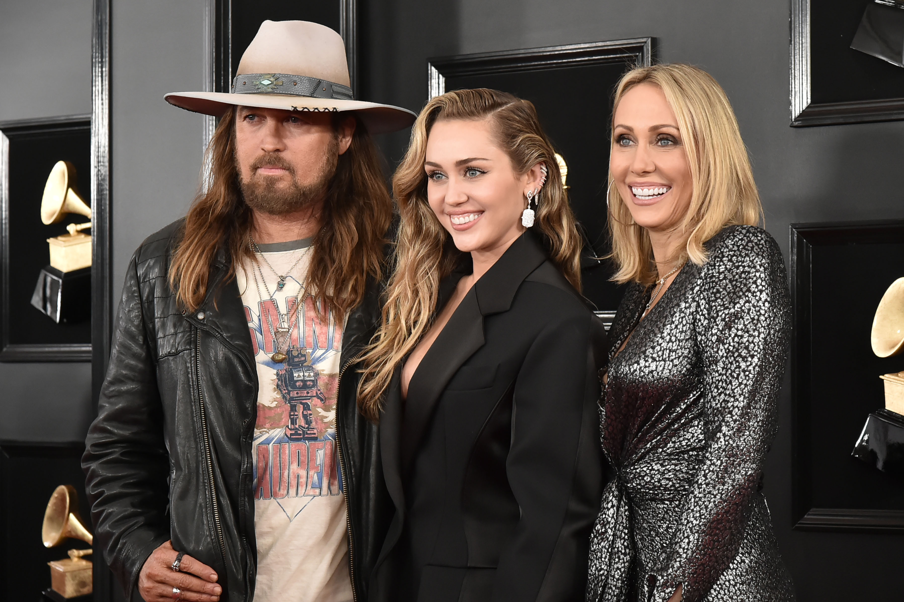 Tish Cyrus files for divorce from Billy Ray Cyrus after 28 year marriage -  National | Globalnews.ca