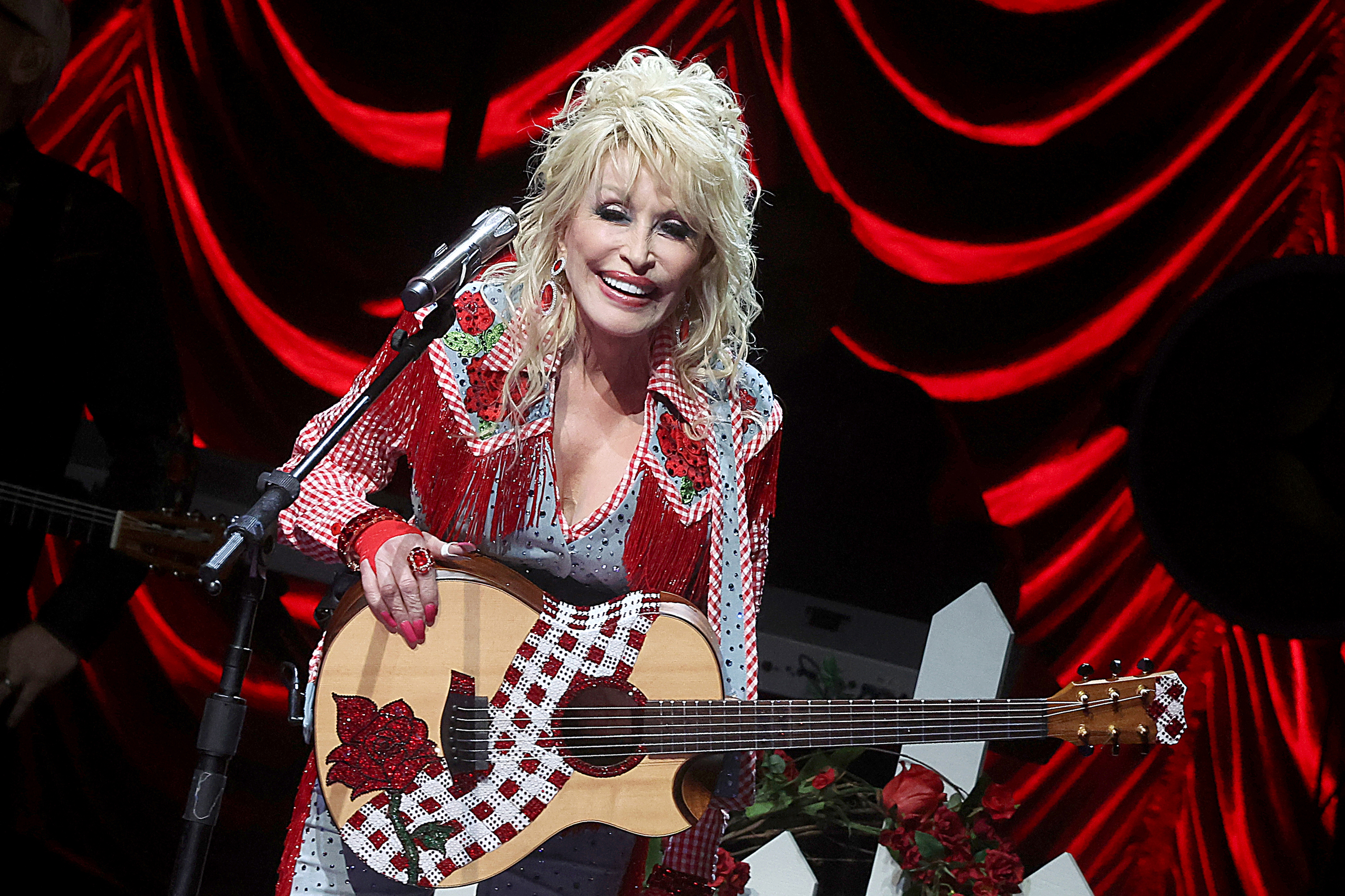 Dolly Parton Remembers Being Told Not To Look So Cheap Early In Her Career Country 104