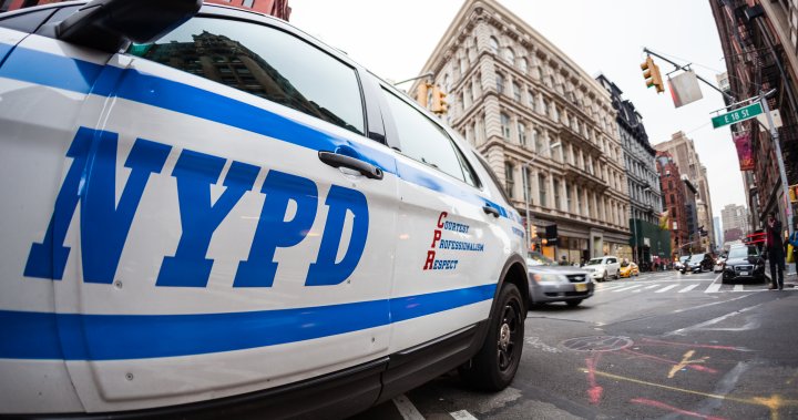 Шофьор, бягащ от полицията в Ню Йорк, отиде на тротоара, рани 7