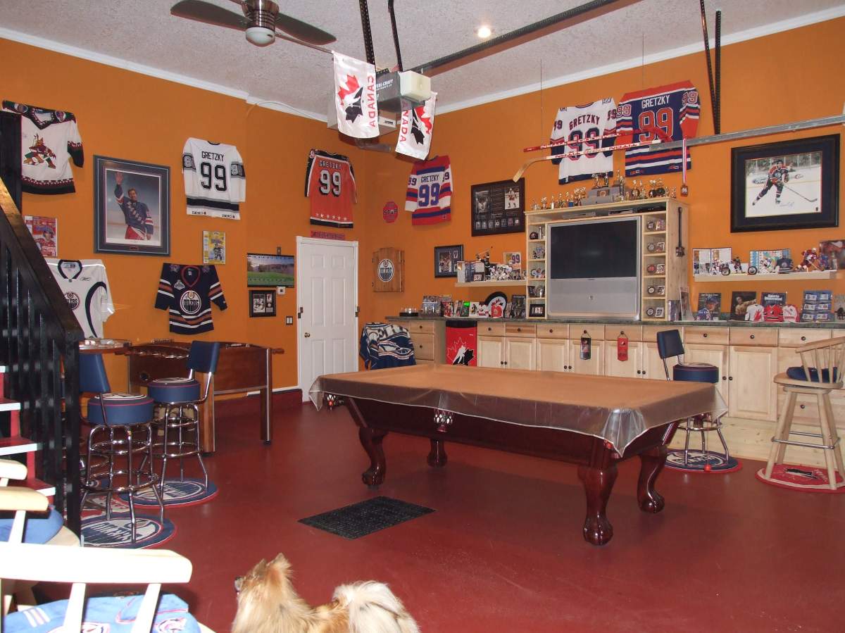 Saskatchewan hockey fan robbed of valuable Wayne Gretzky collection