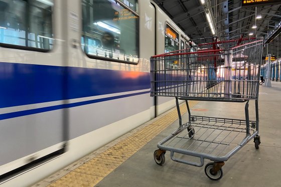 An empty shopping cart beside the LRT