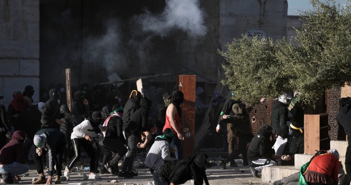 152 Palestinians injured after clash with Israeli police at Jerusalem holy site