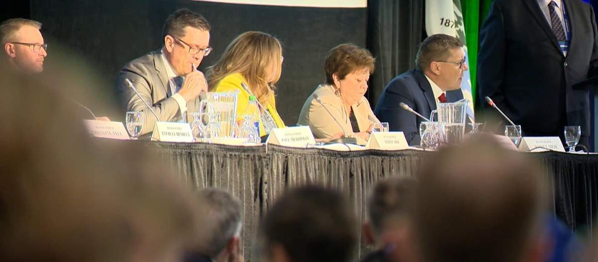 Cabinet Ministers answer questions at 2022 SUMA Bear Pit. April 6, 2022. 