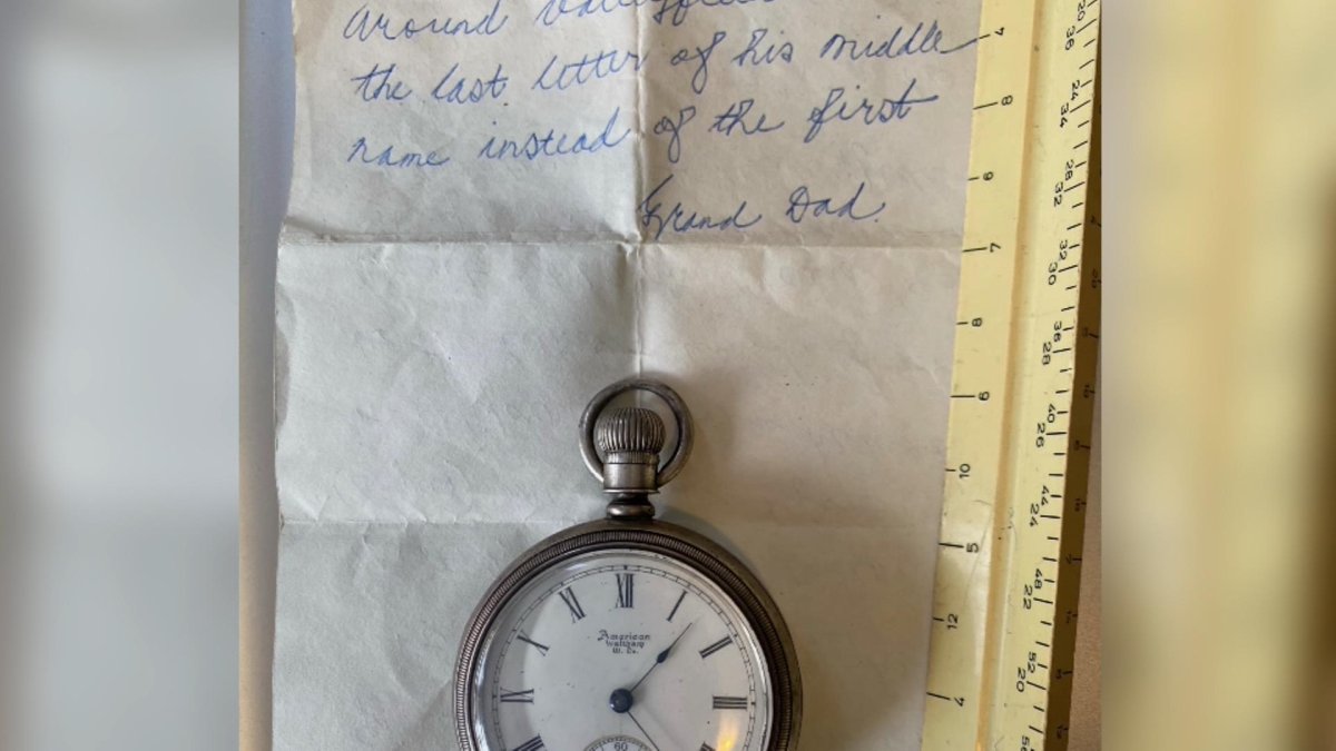 WATCH: The pocket watch and note discovered in the old house of the MacLeod's in Saskatoon.