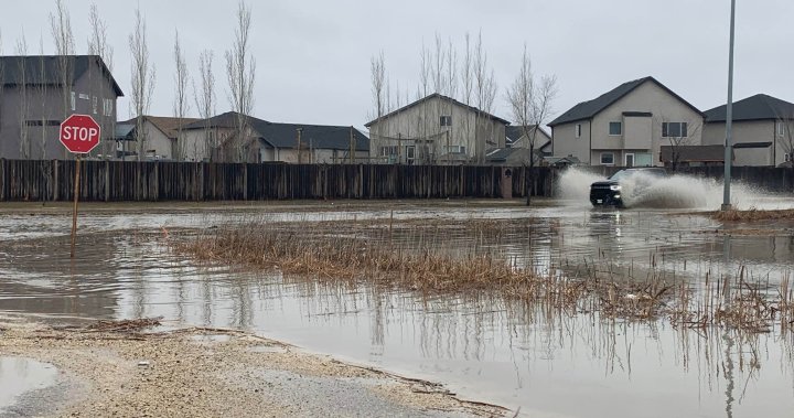 Overland flooding, closed highways in Manitoba as Colorado low rips through province - Global News