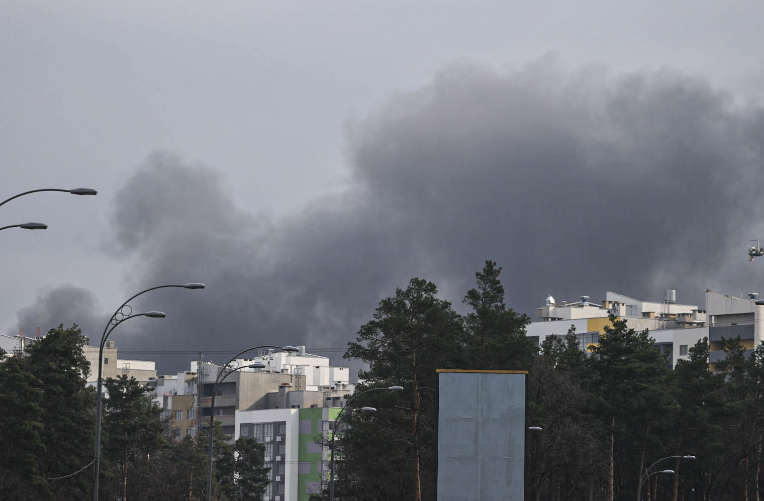 Russian strikes hit Kyiv amid renewed attacks on Ukrainian capital