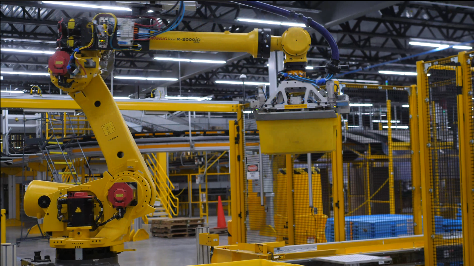 Amazon Canada Unveils Advanced Robotics Fulfillment Centre In Hamilton ...