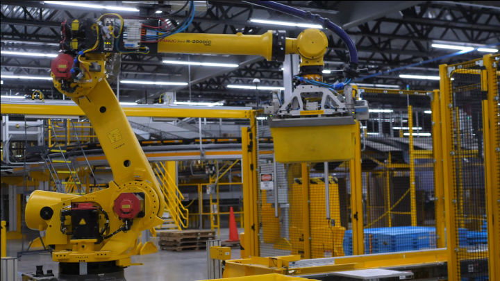 Amazon Canada unveils advanced robotics fulfillment centre in Hamilton ...