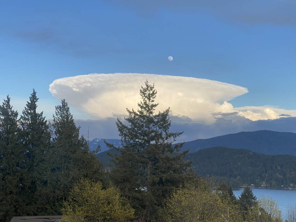 lenticular cloud Mark Skeath