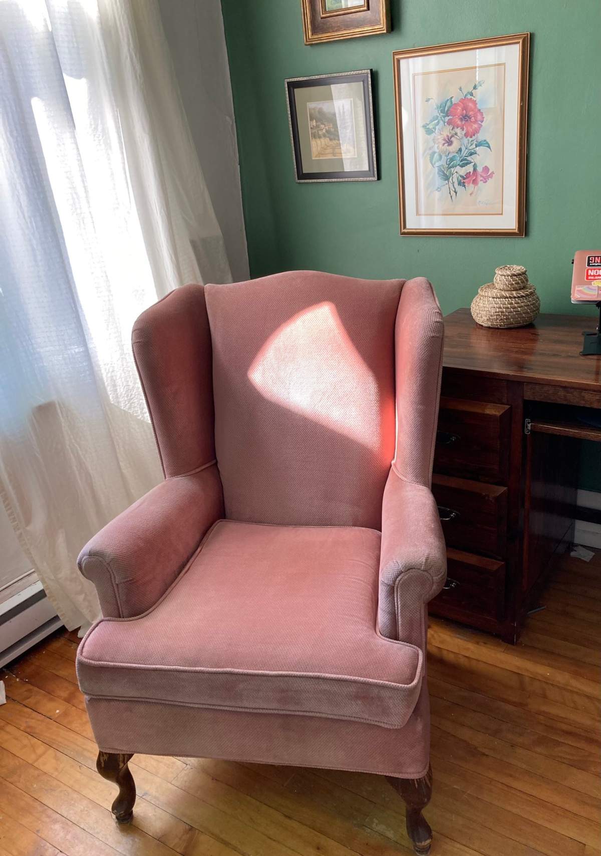 A pink velvet armchair thrifted by Gabrielle Drolet off Facebook Marketplace.