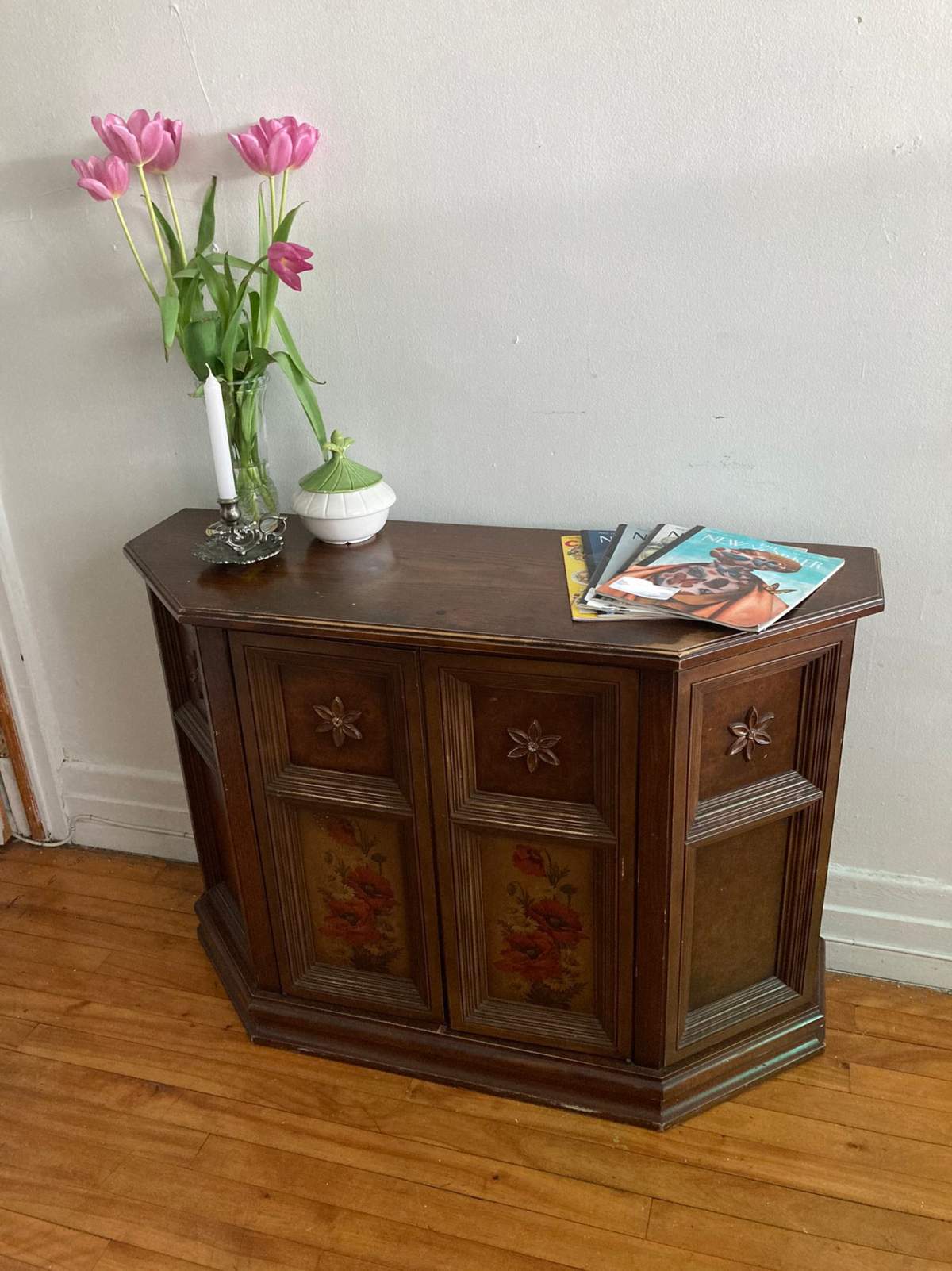 A corner table that Gabrielle Drolet got for $25 on Facebook Marketplace.