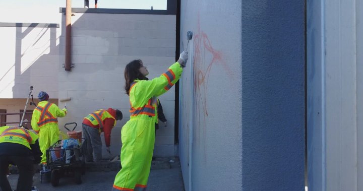 East Vancouver volunteers help take back neighbourhood ‘rocked with graffiti’