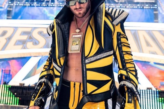 Logan Paul enters the ring at WrestleMania 38 with his over USD$5M Pokémon card around his neck.