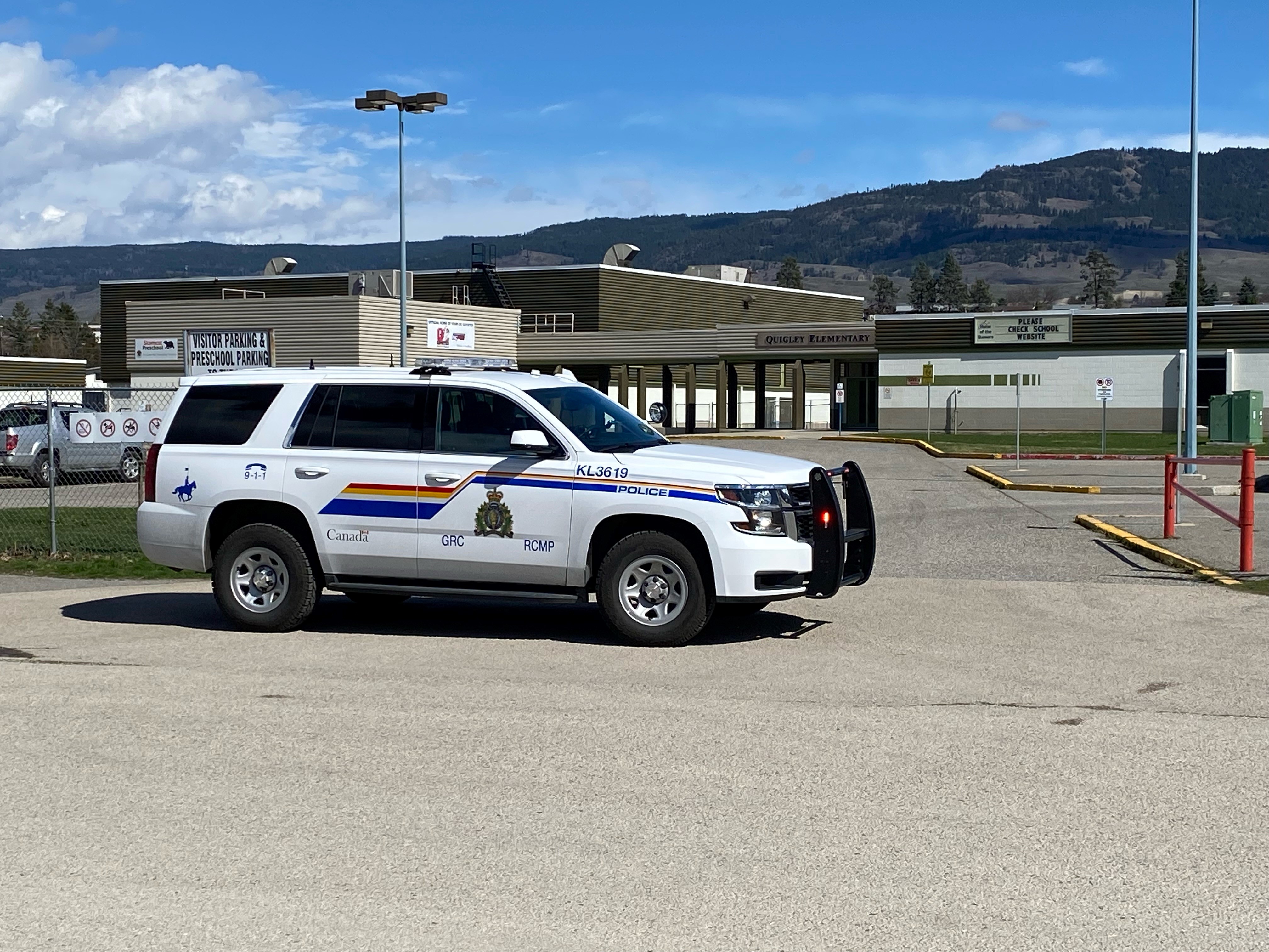 UPDATE: Raccoon safely escapes South Kelowna Elementary