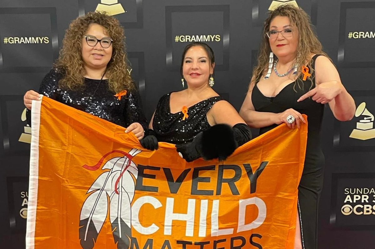 Manitoba classical vocalist Rhonda Head (right) made a statement at the Grammy Awards Sunday.