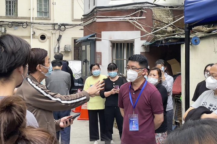 Shanghai residents demand release from COVID-19 lockdown — some get it