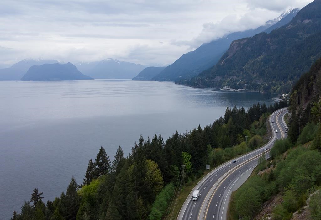 16 годишен е загинал при туристически инцидент в Lions Bay B C