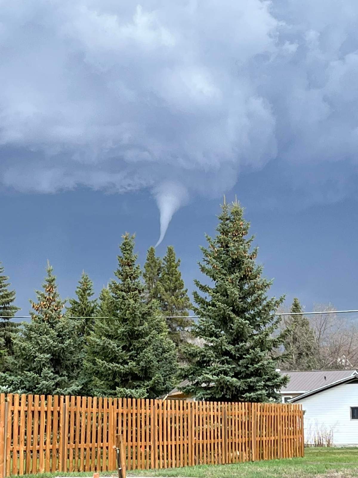 Funnel clouds reported in southern Saskatchewan over the weekend - image