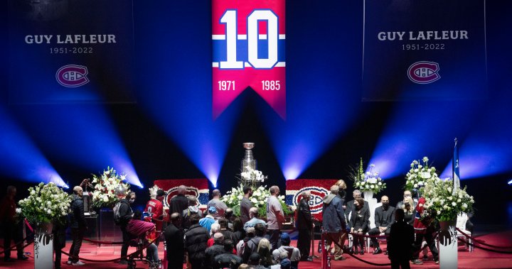 En photos : Les amateurs de hockey rendent hommage au grand Guy Lafleur des Canadiens de Montréal