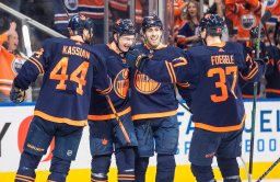 Continue reading: Edmonton Oilers blow out Kings 6-0 in Game 2