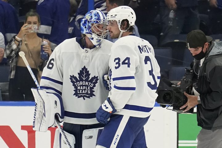 Campbell Effectue 32 Arrêts, Les Maple Leafs Battent Le Lightning Pour ...