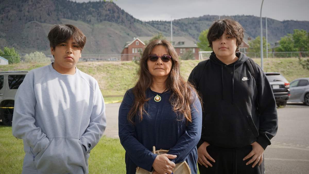 Colleen Jacob, a survivor of Kamloops Indian Residential School, shares her experience with Global News and her nephews Sampson and Michel, before the one-year memorial for Le Estcwicwéy̓ on May 23, 2022.