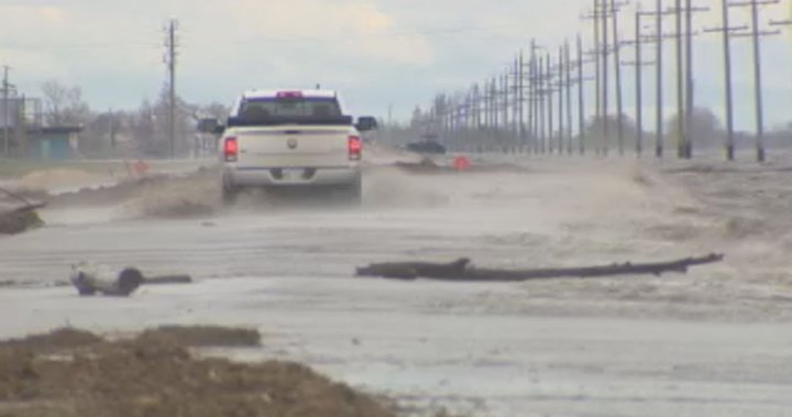 Flooding, strong winds create ‘scary conditions’, shut down Manitoba highway