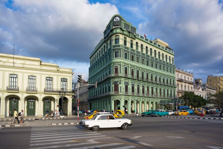 Küba Havana'da büyük patlama oteli yerle bir etti: rapor