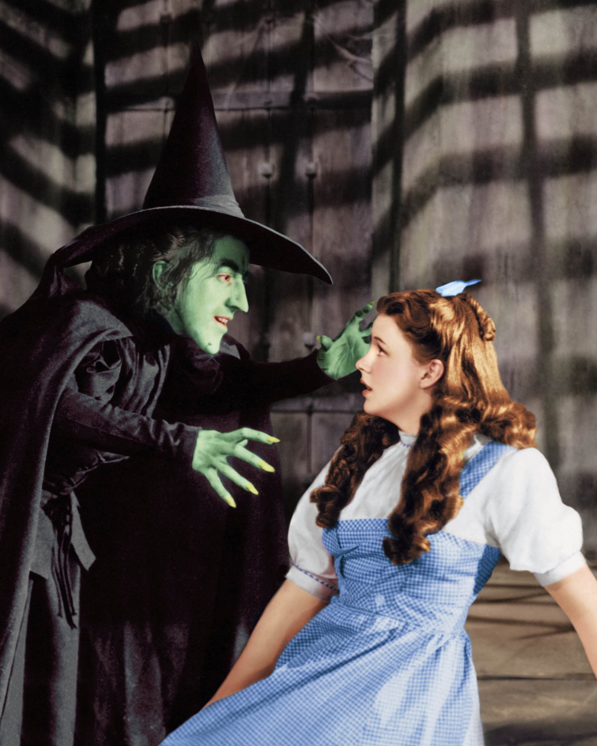 Margaret Hamilton (1902 - 1985) as the Wicked Witch and Judy Garland (1922 - 1969) as Dorothy Gale in 'The Wizard of Oz', 1939.