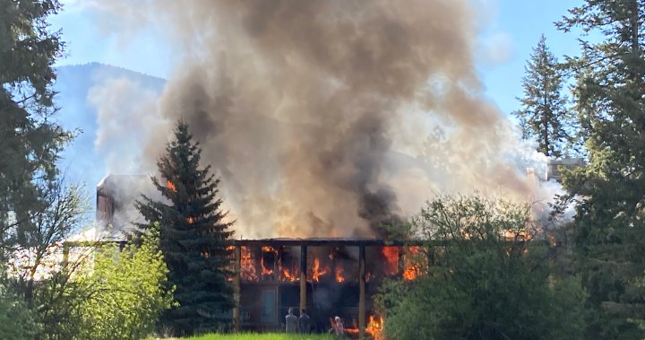 Watch Large fire guts Quaaout Lodge and Spa near Chase, B.C. – Trending News
