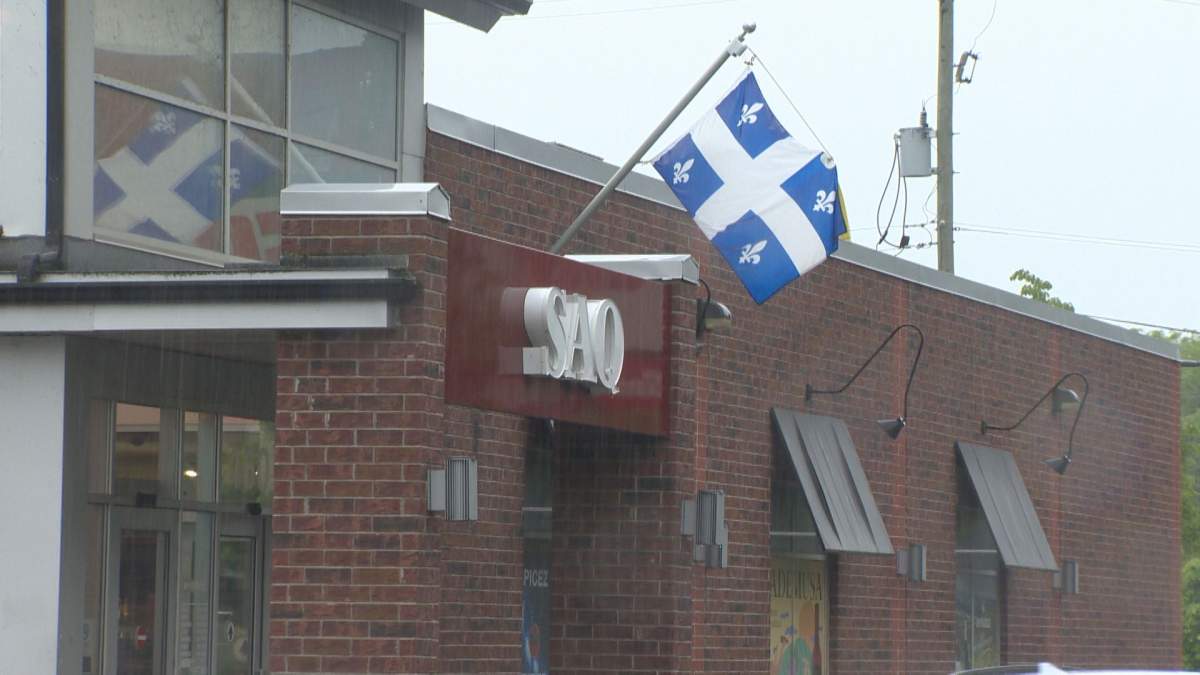 A man is dead after an altercation with 2 security guards at an SAQ in the Montreal suburb of Lachine. The man, in his 40s, tried to leave without paying for an item, police say. 