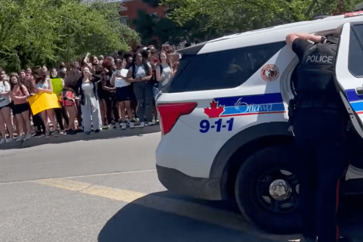 'Aggressive' Ottawa police response to high school dress code protest draws criticism