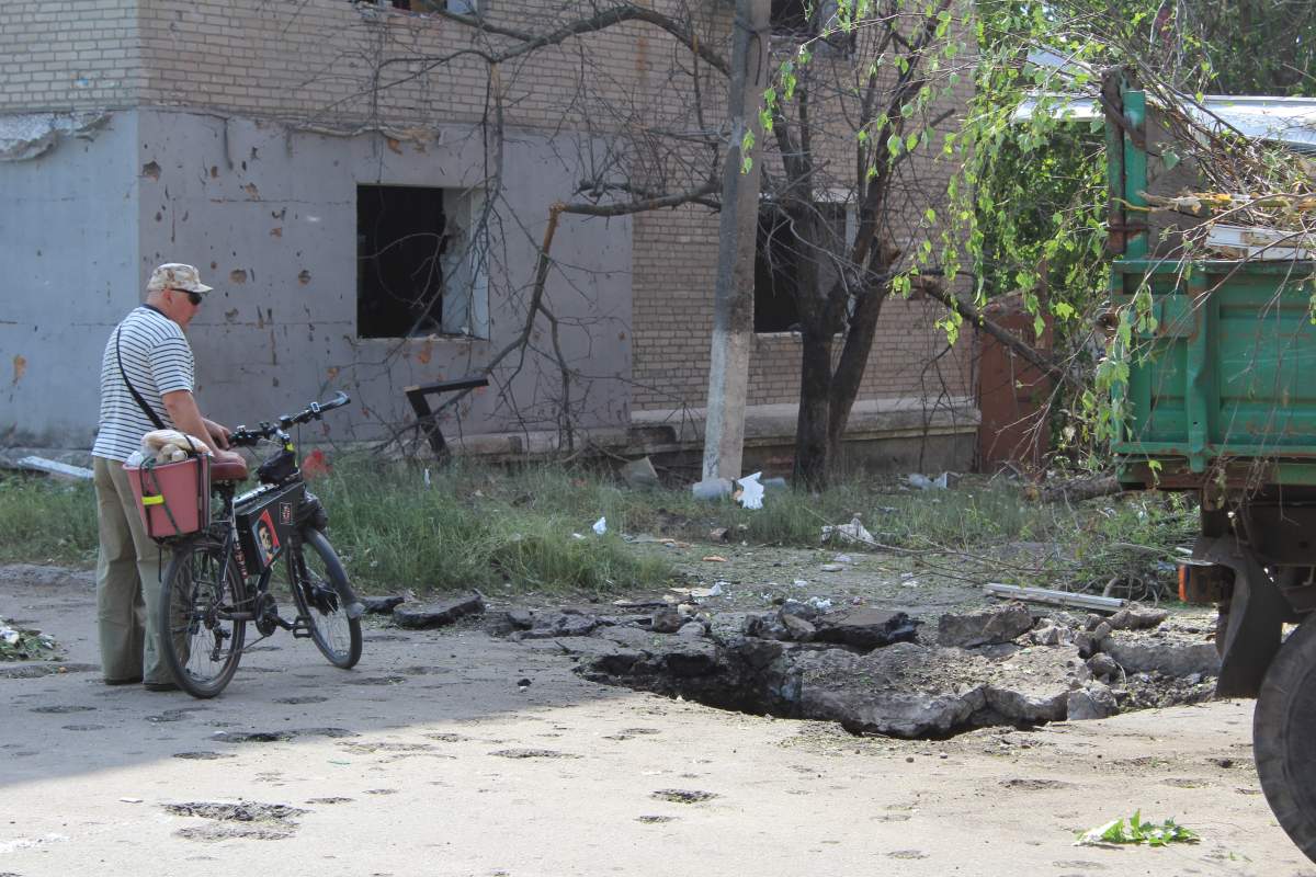 The crater from a Russian missile attack in Sloviansk, May 31, 2022.