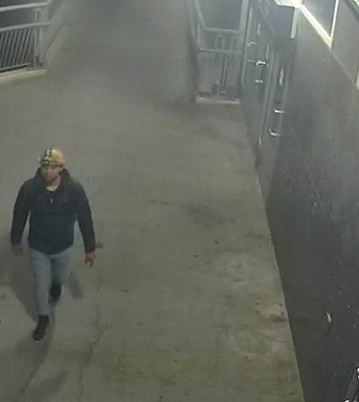 Calgary police are searching for a man believed to have deliberately set a fire in the Varsity neighbourhood early Wednesday, May 18, 2022.