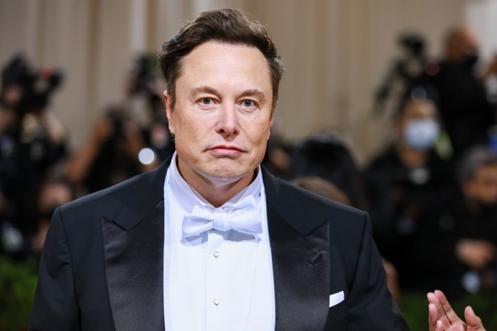 Elon Musk, Twitter'ın ticari ve hükümet kullanıcılarından ücret alabileceğini söyledi