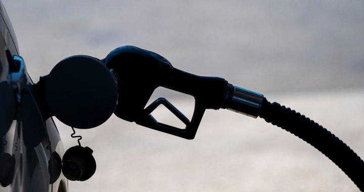 Les prix de l’essence le week-end sont à la hausse partout au Canada alors que les experts exhortent les automobilistes à limiter leurs déplacements