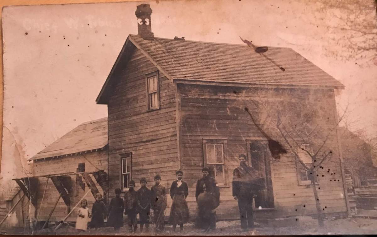 A century-old photo of relatives sent to Marylou Fonda after she used Facebook to find an uncle in Ontario.