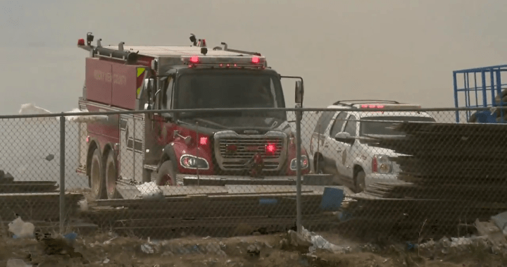 Calgary'nin doğusundaki geri dönüşüm tesisinde yangın çıktı - Calgary |  Globalnews.ca