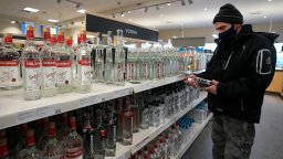 Canada Russia alcohol ban