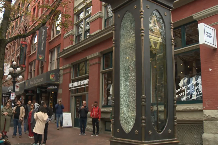 Glass smashed on Vancouver tourist-favourite Gastown steam clock