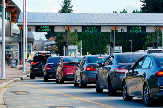 Vehicles wait at Canada border crossing.