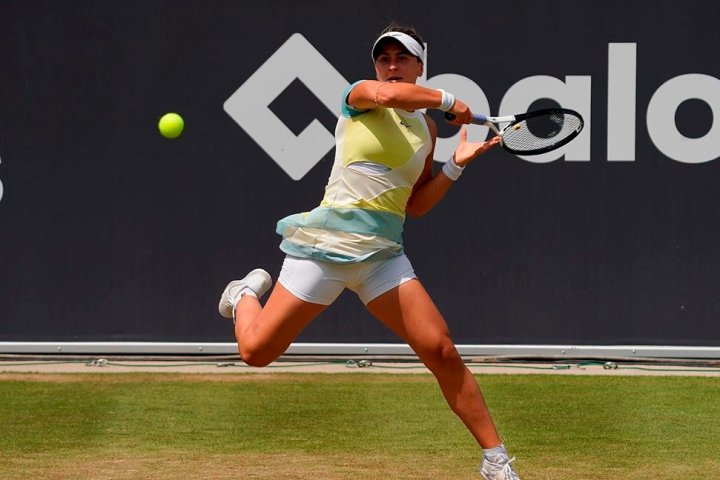 Andreescu cruises into second round at Wimbledon with convincing win over Bektas