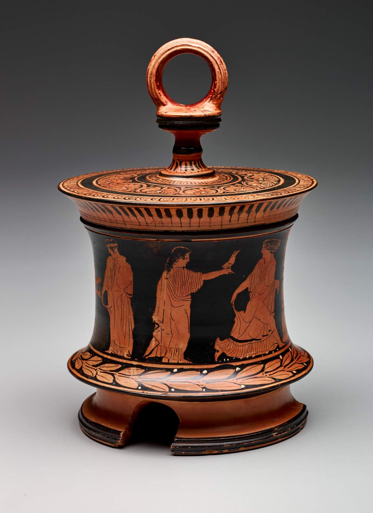 This pot is an ancient Greek pyxis box from 450 B.C., which was used to store jewelry, incense, and cosmetics. It was destroyed on Wednesday following a break-in at the Dallas Museum of Art.