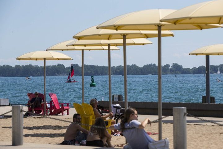 Heat warning continues for Toronto, Windsor as temperatures hit 30s