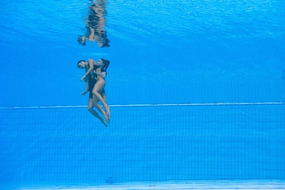 USA's Anita Alvarez is recovered from the bottom of the pool by a team member after an incident, during the women's solo free artistic swimming finals during the Budapest 2022 World Aquatics Championships at the Alfred Hajos Swimming Complex in Budapest on June 22, 2022.